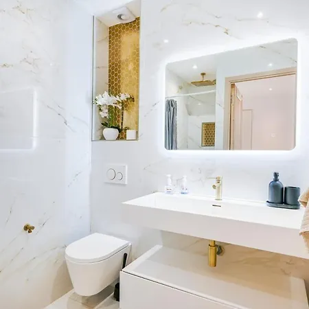 Two Bedrooms With View Over The Sea * Antibes