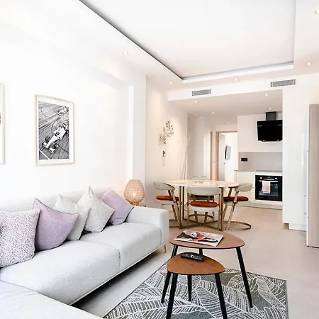 Two Bedrooms With View Over The Sea Antibes