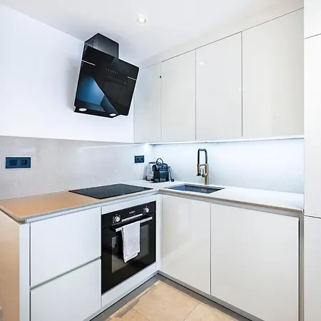 Two Bedrooms With View Over The Sea Apartment *